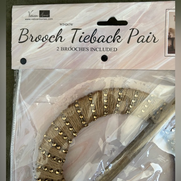 NWT Vatican Homes Set Tan Jute w/ Gold Studs Brooch Tiebacks w/Wand for Curtains - Picture 10 of 15